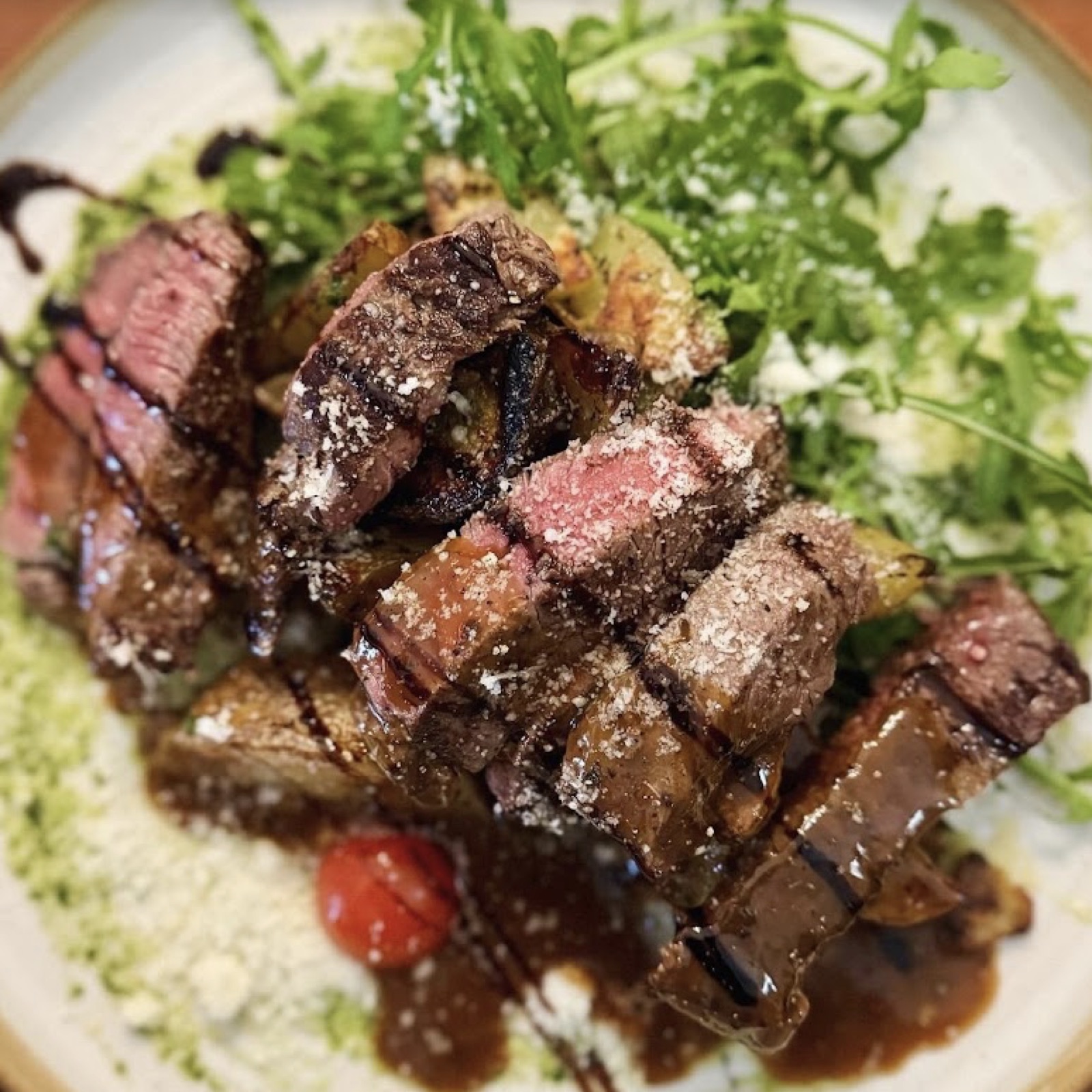 Tagliata de bœuf, roquette et parmesan