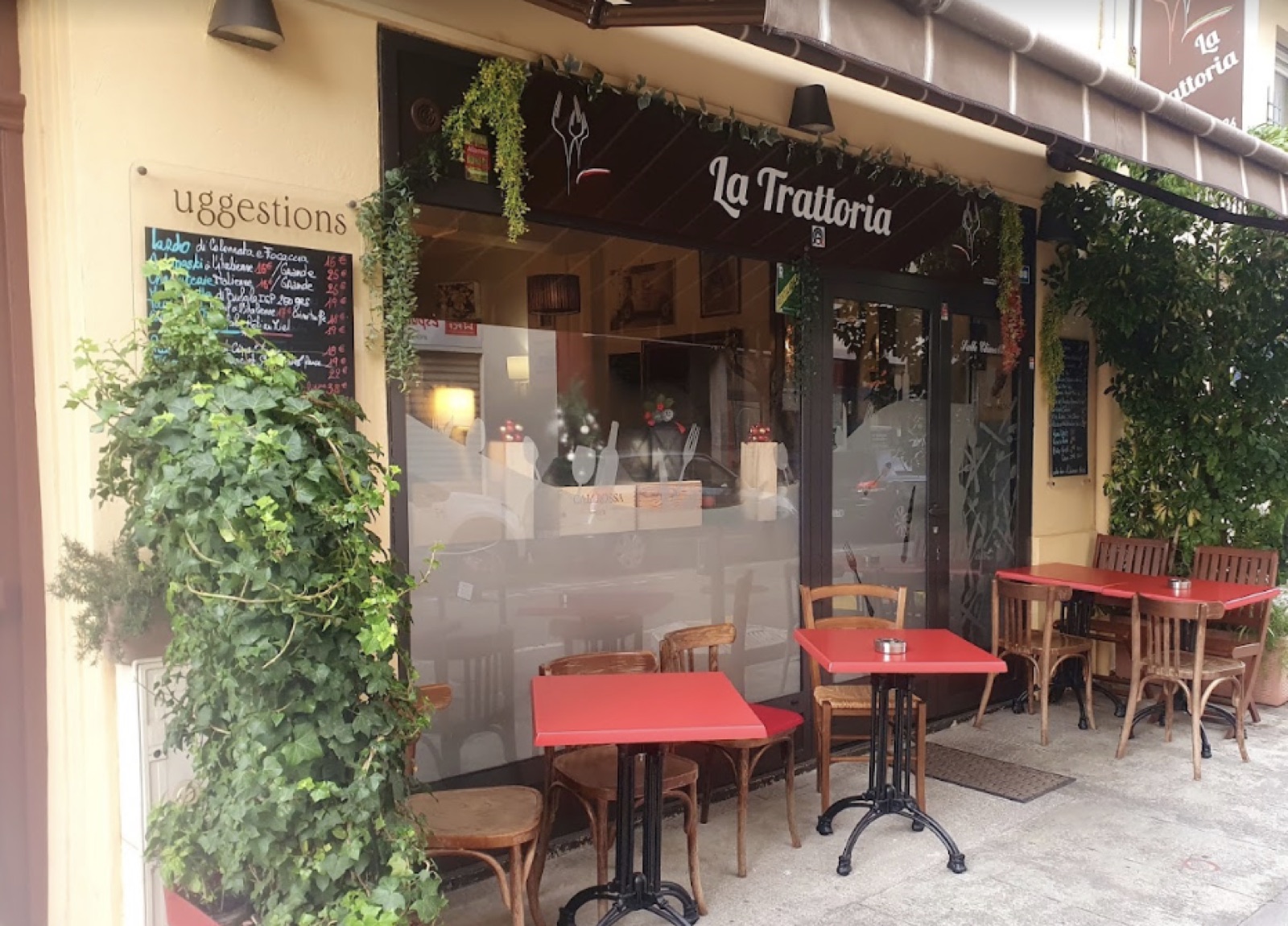 Façade de La Trattoria à Antibes
